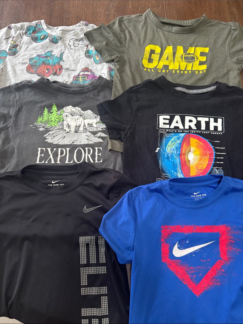 6 assorted boys short sleeve shirts (Nike, old navy, primark)